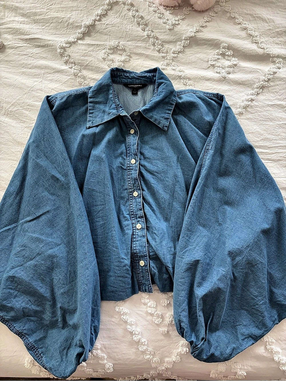 Banana Republic Denim Ruched-Shoulder Shirt Blue Button Down Small - Like New!
